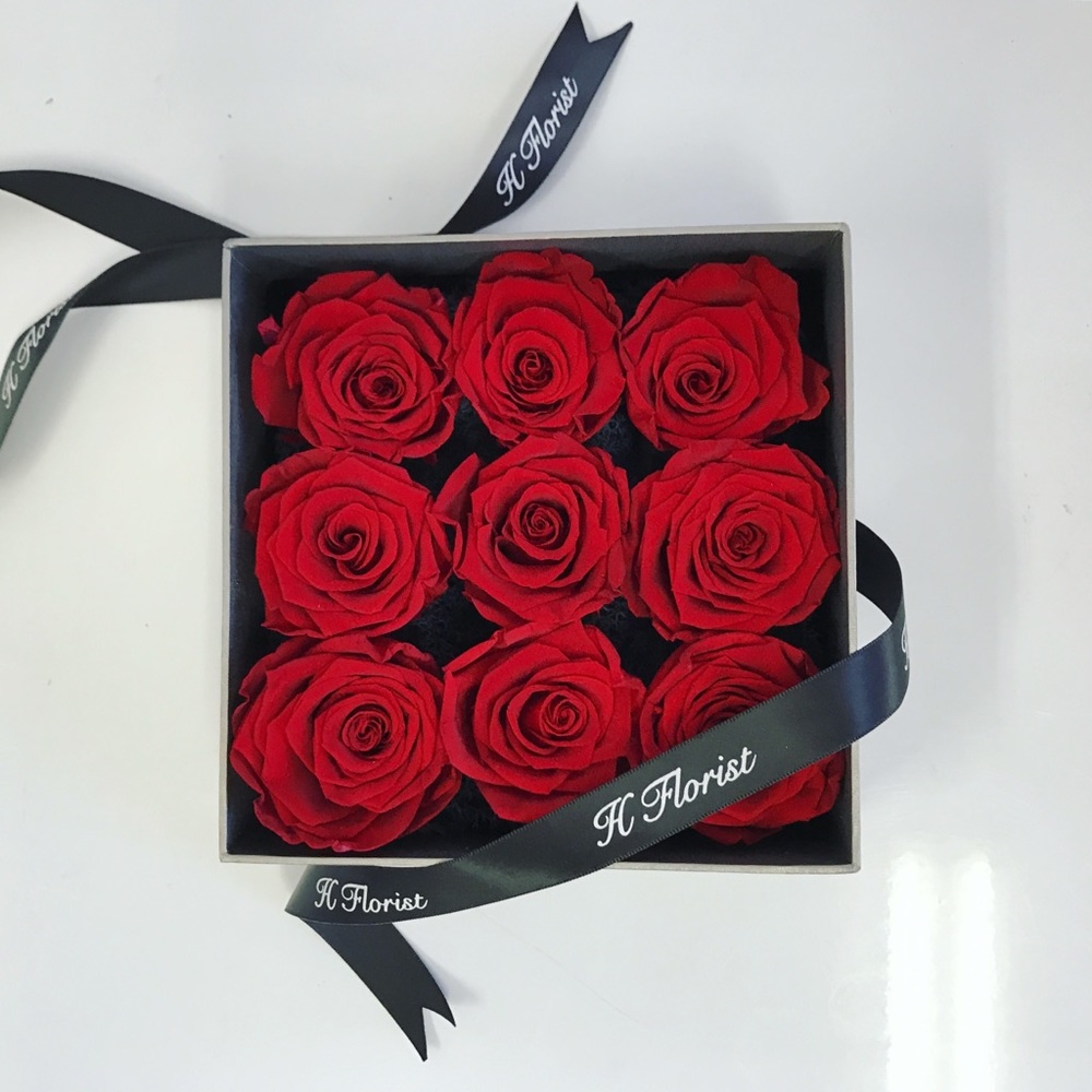 Forever Roses (9 Red Medium size preserves roses)